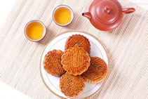 mooncakes and tea - delcious!